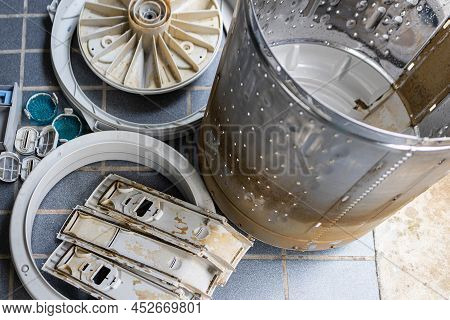 Disassemble The Laundry Washing Machine Parts To Clean And Clear The Washer Drum,removes Mold,algae 