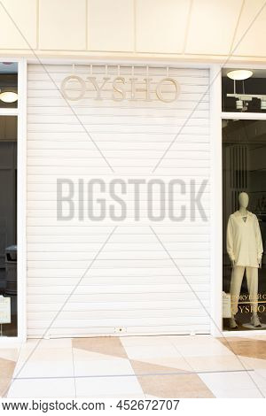 Saint Petersburg, Russia - 04.01.2022: Oysho Is Closed In Shopping Mall Of St. Petersburg. White Rol