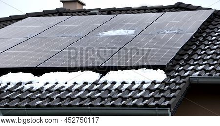 Photovoltaic Home Solar Panels Only Work When It Is Sunny. At Snow And Low Temperatures The Performa