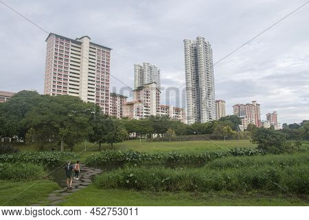 Singapore- 9 Apr, 2022:  Scenic View From Bishan-ang Mo Kio Park In Singapore. It Is One Of The Larg