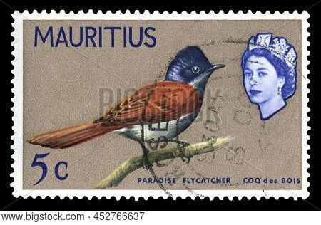 Stavropol, Russia - April  11 2022: A Stamp Printed In The Republic Of Mauritius  Shows Bird, Maurit