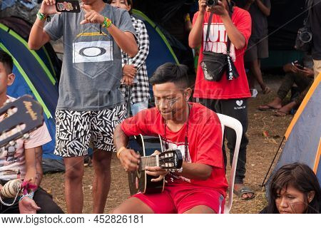 Brasilia, Df, Brazil-april 13, 2022: Indigenous Natives From All Over Brazil, Descend Upon Brasilia,