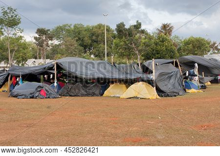 Brasilia, Df, Brazil-april 13, 2022: Indigenous Natives From All Over Brazil, Descend Upon Brasilia,