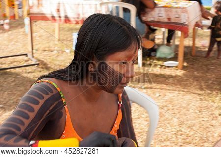 Brasilia, Df, Brazil-april 13, 2022: Indigenous Natives From All Over Brazil, Descend Upon Brasilia,
