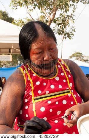 Brasilia, Df, Brazil-april 13, 2022: Indigenous Natives From All Over Brazil, Descend Upon Brasilia,