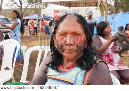 Brasilia, Df, Brazil-april 13, 2022: Indigenous Natives From All Over Brazil, Descend Upon Brasilia,