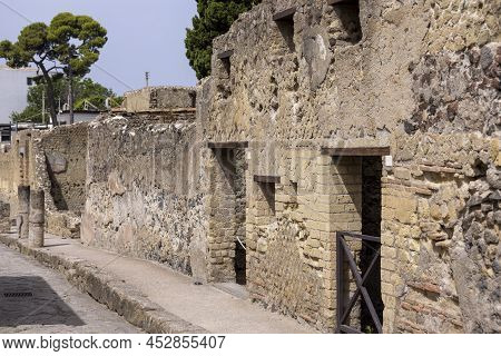 Ruins Of An Ancient City Destroyed By The Eruption Of The Volcano Vesuvius In 79 Ad Near Naples, Arc