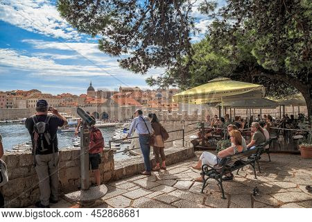 Dubrovnik, Croatia - September 8, 2016: This Is An Observation Deck And Cafe On The Ravelin Bastion 