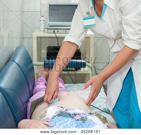 Cardiotocografía de mujer embarazada