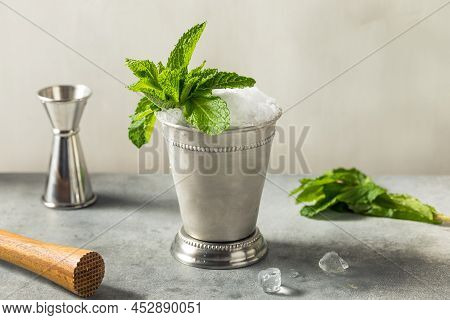 Boozy Refreshing Kentucky Bourbon Mint Julep