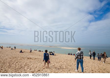 Pilat, France - February 22, 2022:  Tourists, Families And Children, Climbing The Pilat Dune (dune D