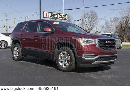 Logansport - Circa April 2022: Used Gmc Acadia Suv. With Supply Issues, Gmc Is Buying And Selling Us