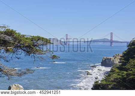 Golden Gate Bridge - San Franciso, California Usa