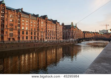 Vista en un canal en la Speicherstadt