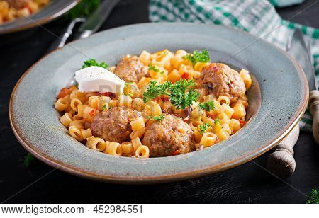 Italian Traditional Ditalini Pasta With Meatballs In Tomato Sauce And Vegetables In Bowl. Ditalini P
