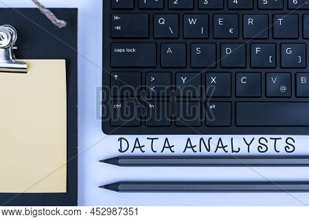 Writing Displaying Text Data Analysts. Conceptual Photo Programmer Design And Create Report Identifi