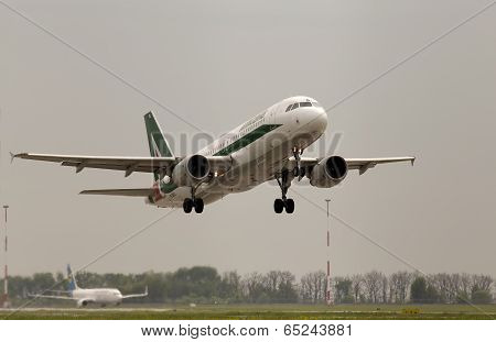 Departing Alitalia Airbus A320-216 aircraft
