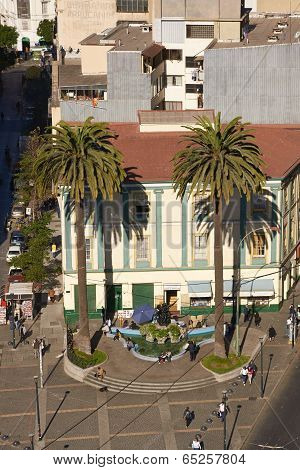 Famous Plaza