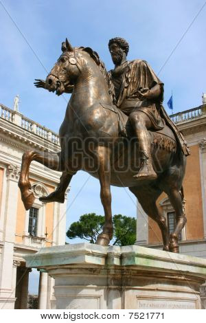 Statua equestre di romano antico