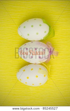 boa pascua against three easter eggs with different colors
