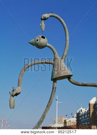 Bronze sculpture in Scheveningen