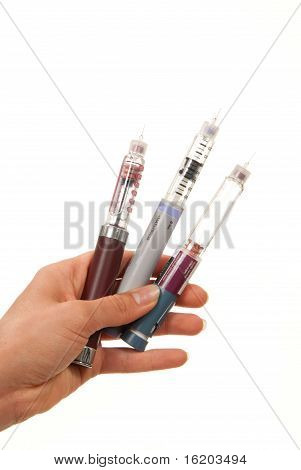Diabetes insulina mano con jeringas pluma inyector