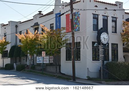 CHATTANOOGA, TN - OCT 5: Bluff View Arts District in Chattanooga, Tennessee, as seen on Oct 5, 2016.  Bluff View Art District is a historic neighborhood filled with restaurants, a coffee house, art gallery, historic Bed & Breakfast, and plenty of gardens,