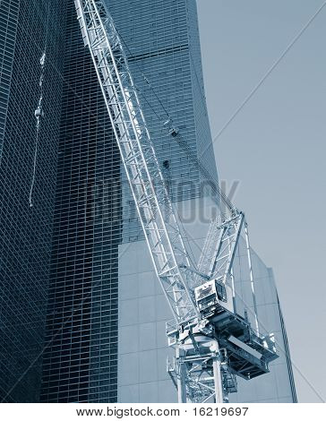 Construction de bâtiments d'un scaper ciel immense à New York.