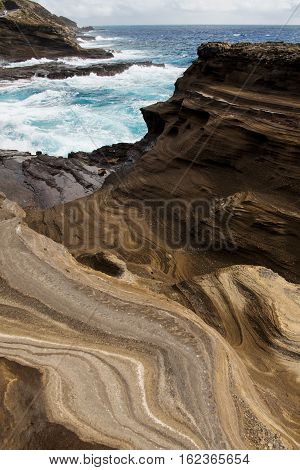 The layerd rocks look like pnacake stacks near the Lanai Lookout on the southeastern shore of O'ahu along Kalanianaole Highway #72