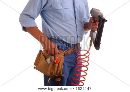 Carpenter ถือ Nailgun