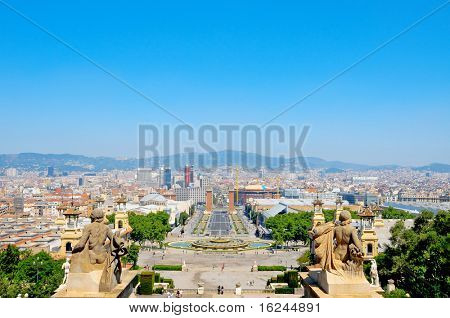 Vista aérea de Barcelona e seu horizonte de Montjuich, Espanha