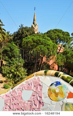 BARCELONA, Spanien - 19 marts: Den berømte Park Guell på marts 19, 2011 i Barcelona, Spanien. Impone