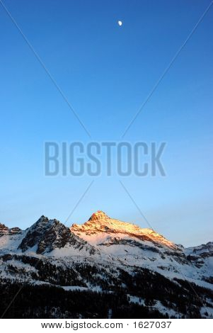 Solnedgangen Over bjergene