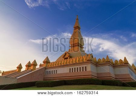 Chedi Maha Mongkol Bua.
