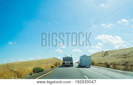 Truck overtaking a caravan in Interstate 5 California