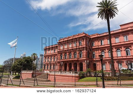 Casa Rosada in Plaza de Majo in Buenos aires with tourist in a sunny day (Argentina)