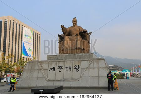 SEOUL SOUTH KOREA - OCTOBER 19, 2016: Unidentified police patrol at King Sejong monument Seoul Korea.King Sejoong was the fourth king of Joseon-dynasty Korea.