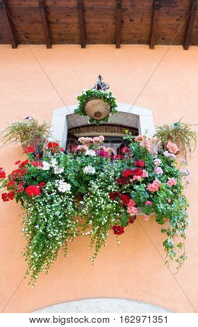 Italy Pescasseroli window with flowers in the country cwntwr