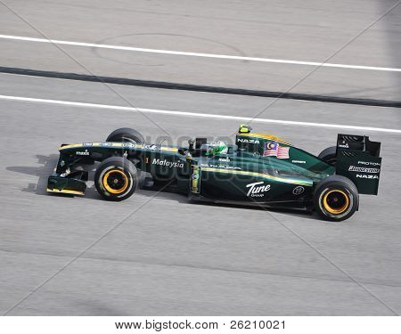 SEPANG, Malesia - toukokuu: Heikki Kovalainen Lotuksen huippunopeudella aikana Malesian kaava 