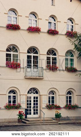 Bad Elster, Germany August 29, 2018: The Resort Architectural Ensemble Of Bad Elster With A Shady Pa