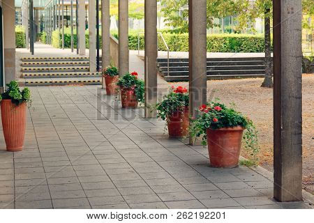 Bad Elster, Germany August 29, 2018: The Resort Architectural Ensemble Of Bad Elster With A Shady Pa