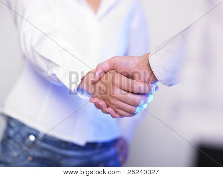 Poignée de main Handshaking isoler sur blanc