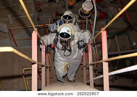 Surgutskaya GRES-2, Surgut, Russia, 24.07.2012. Surgutskaya GRES-2, Surgut, Russia, 24.07.2012. Rescue exercises at a chemical plant to rescue the victim. Training evacuation of the victim from a height. Lifeguards in protective clothing up the stairs to 