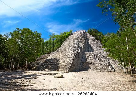 Maya Nohoch Mul pyramide Coba, Mexique