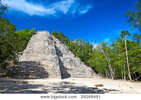 Maya Nohoch Mul pyramide Coba, Mexique