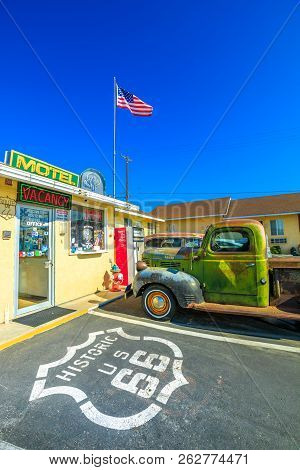 Barstow, California, Usa - August 15, 2018: Vintage Dodge Truck At Historic Route 66 Motel In Barsto