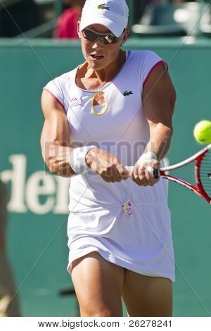 CHARESTON, SC - APR 08: Elena Vesnina (RUS) spiller mod Samantha Stosur (AUS) den April 8, 2011 d
