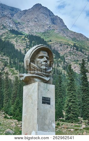 Barskoon Gorge, Stone Gagarin