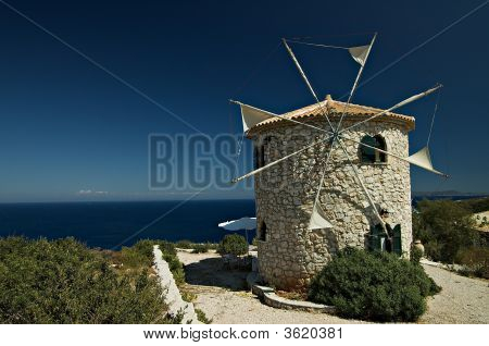 Větrný mlýn na ostrově Zakynthos v Řecku