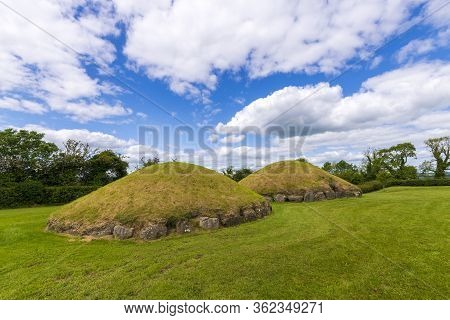 Knowth Neolithic Passage Mound Tombs In Boyne Valley, Ireland